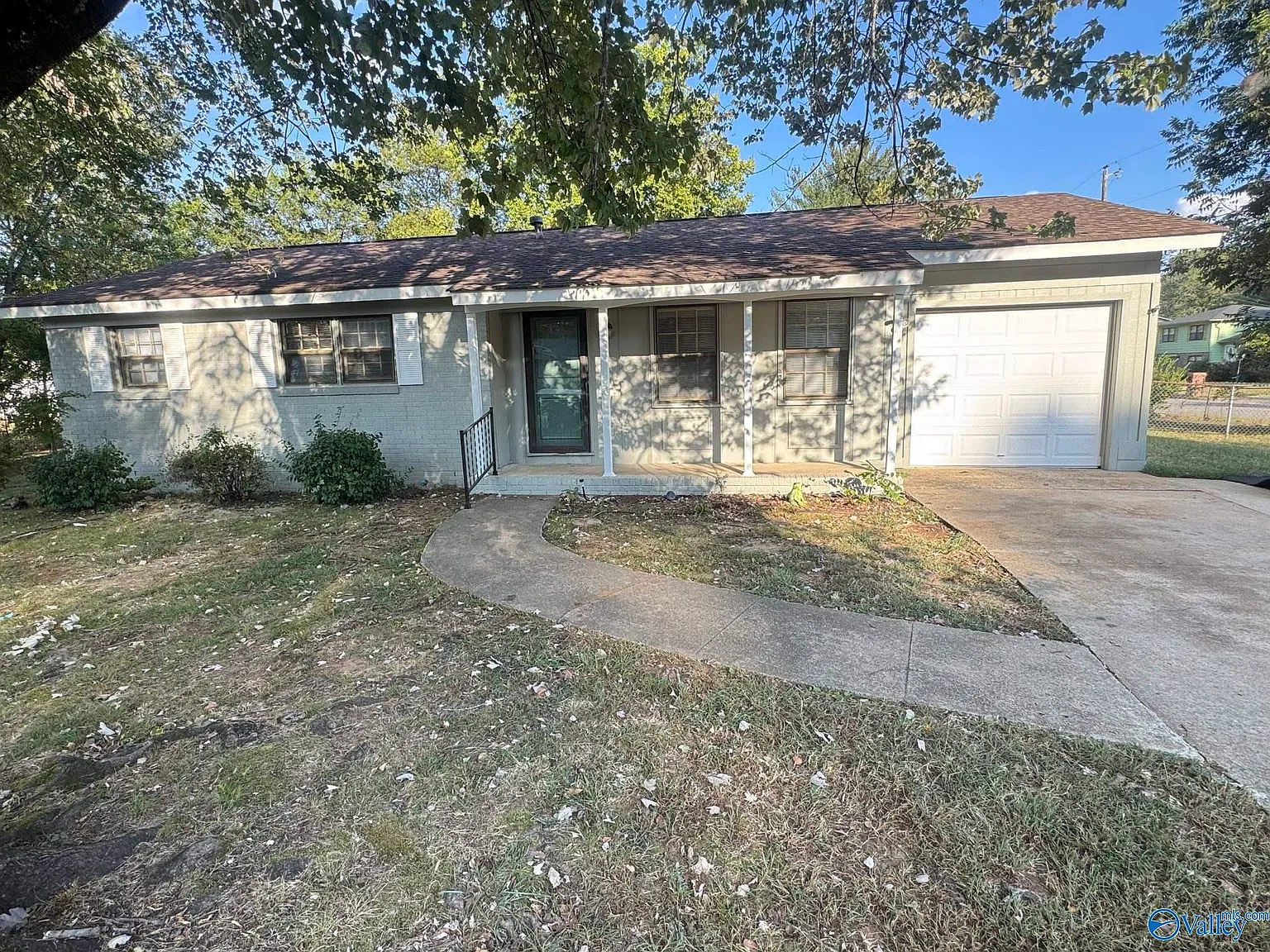 3 bed, 1.5 bath, 1098 sqft, $1,495 — Photo 1