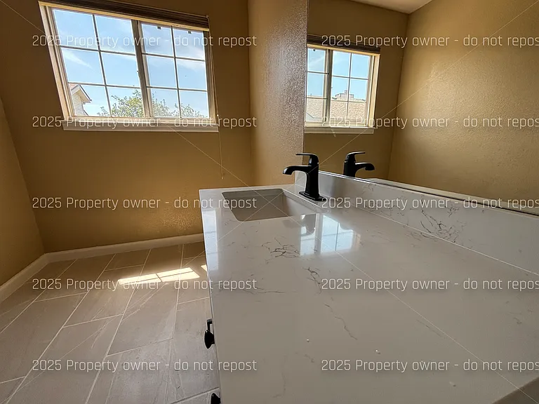 2010 S Xenia Way — Photo 32