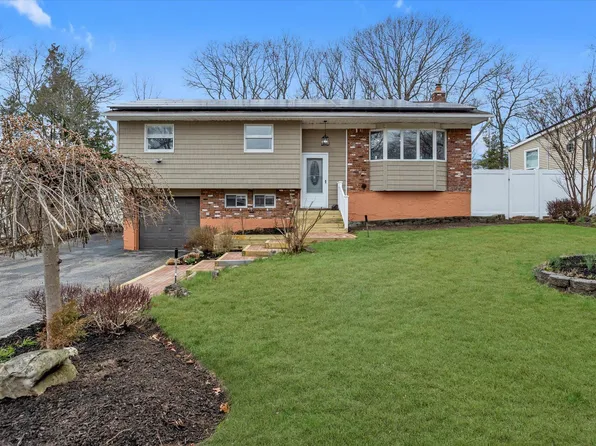 10 Weston Lane, Smithtown, NY 11787
