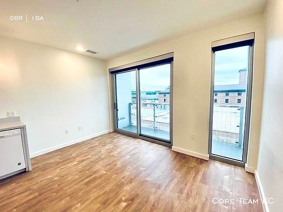 2nd image of 1723 Walnut St #508