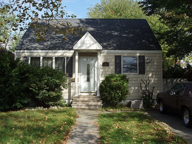 1st image of 121 Sterling Ave