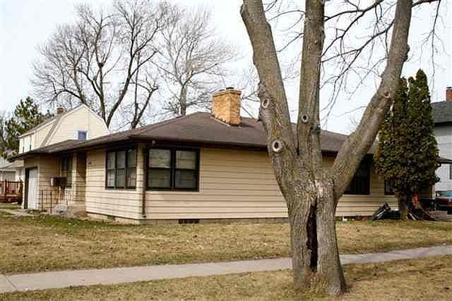 1st image of 702 Elm Ave E