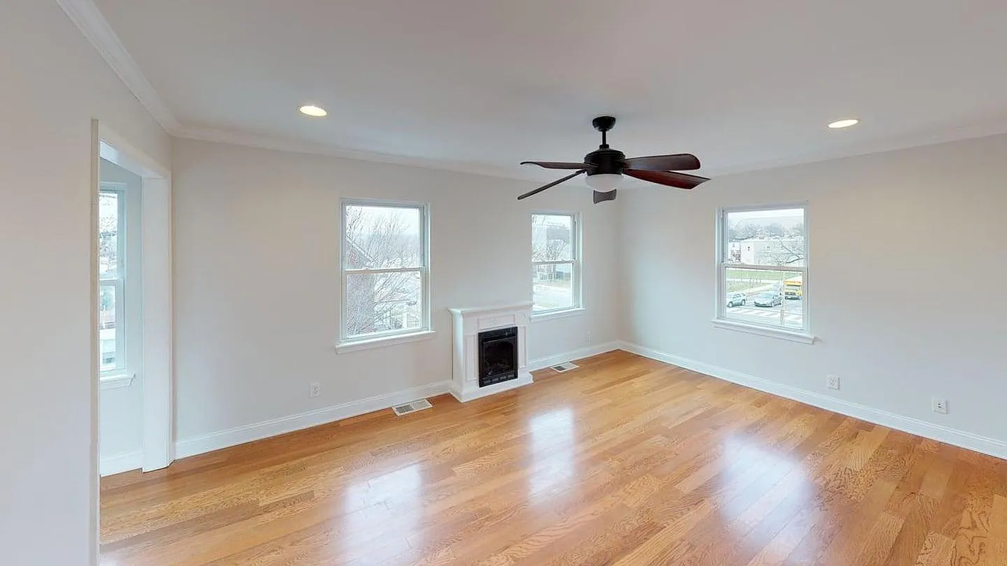 Private Bedroom in Lovely Capitol Hill East home near the Blue and Orange Lines — Photo 3