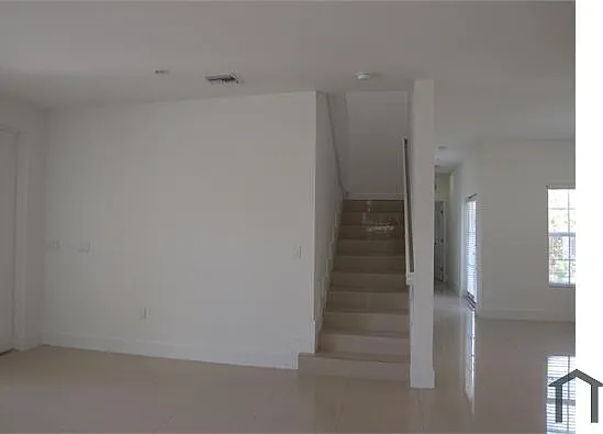 15610 SW 11th Ter — Photo 13