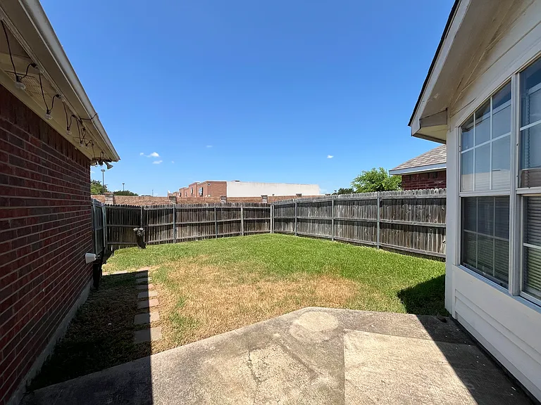 2028 Greenfield Ln — Photo 20
