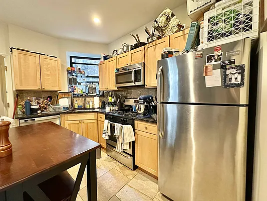 Rented by Astoria Realty | media 12