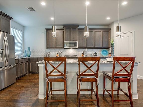 5th image of 2680 Venice Dr #1