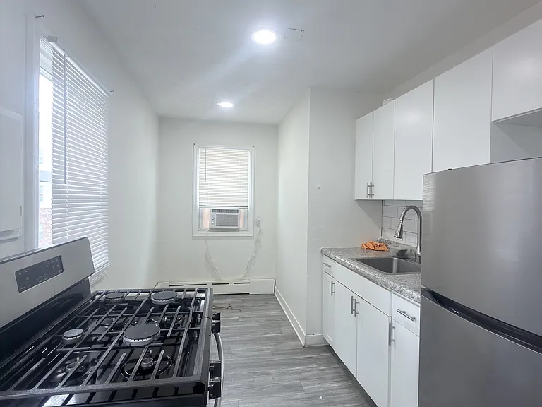 4602 Cass St — Photo 2