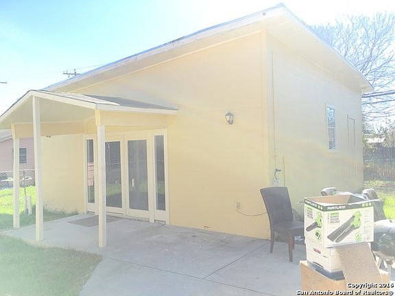 3rd image of 266 E Formosa Blvd