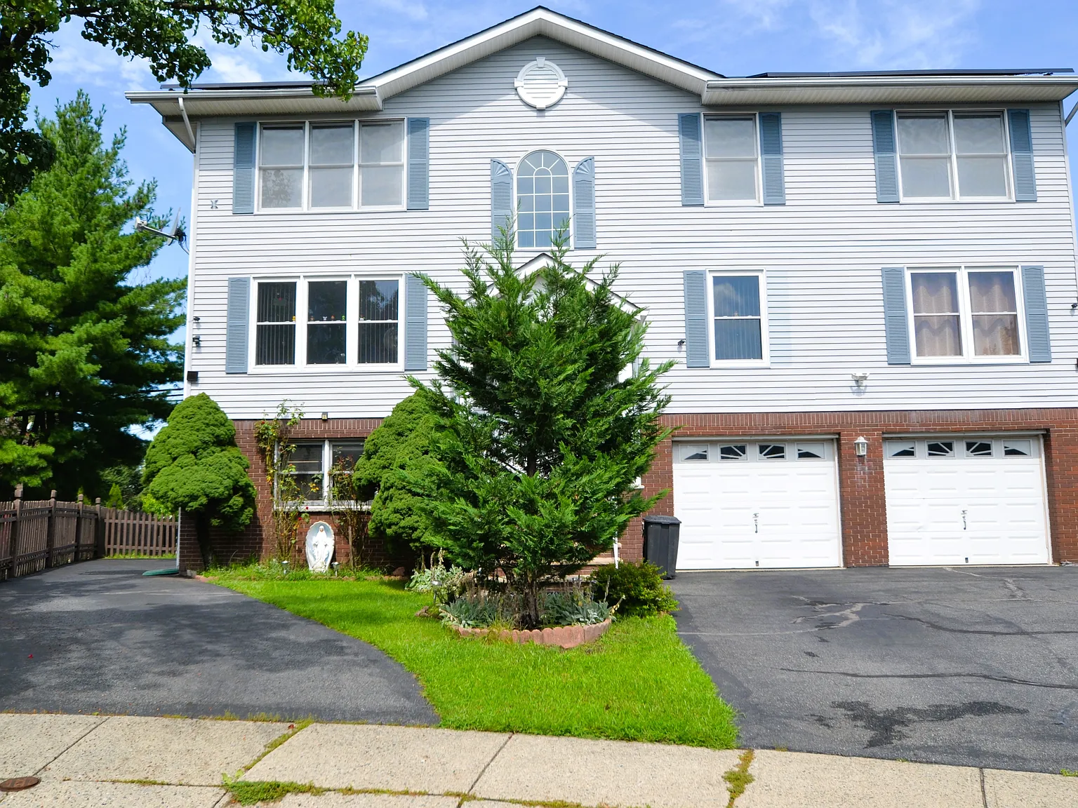 3 bed, 1400 sqft, $3,000 — Photo 1
