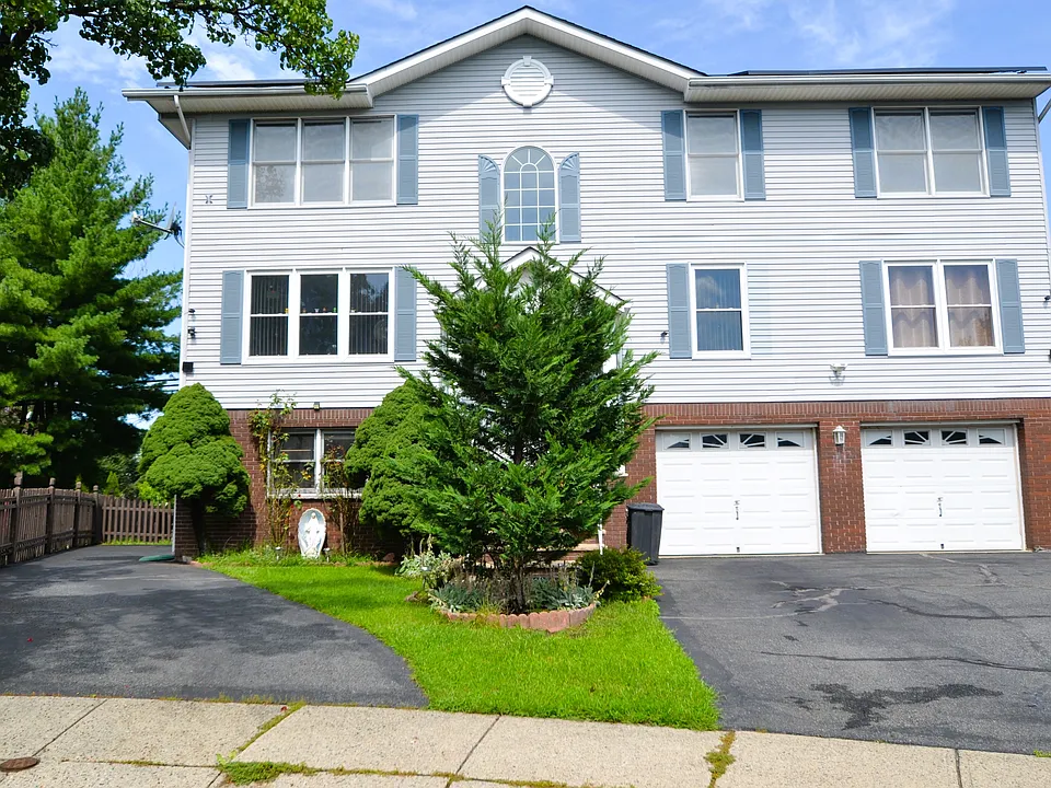 249 Arlington Ave #2