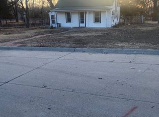 305 Maple St, Hickman, NE 68372