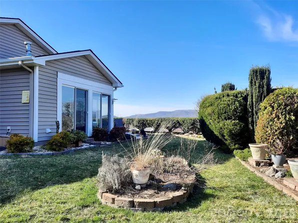 6200 Wood Duck Way, Hendersonville, NC 28792