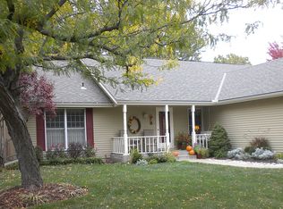 2400 SW Pepperwood Cir, Topeka, KS 66614