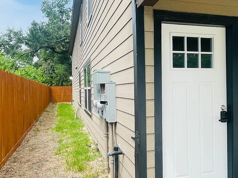 7611 Shotwell St #A — Photo 2