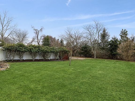 3rd image of 925 McCann Ln