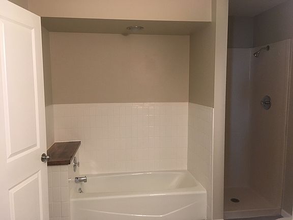 5th image of 1911 Lovejoy Ln