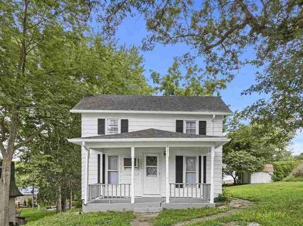 141 3rd St W, Riverside, IA 52327