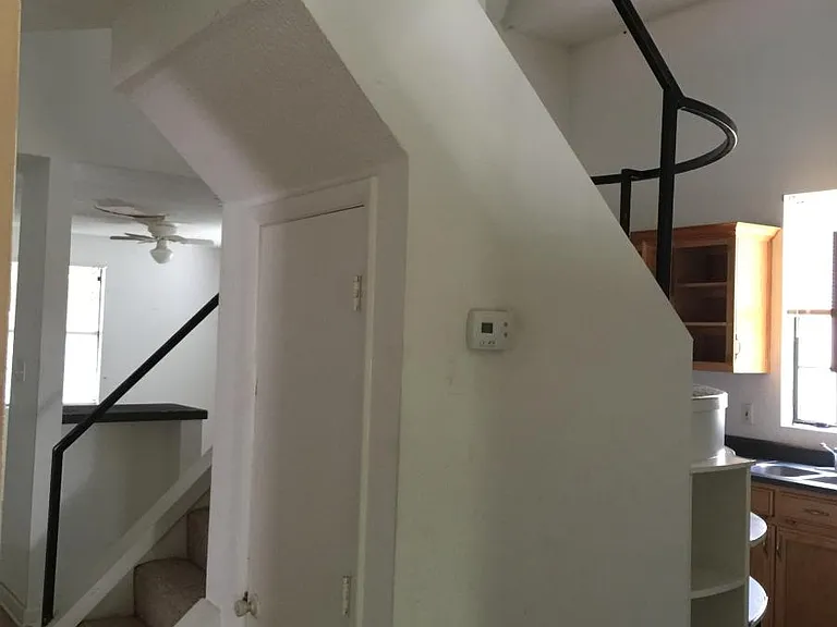 804 Austin Ave — Photo 12