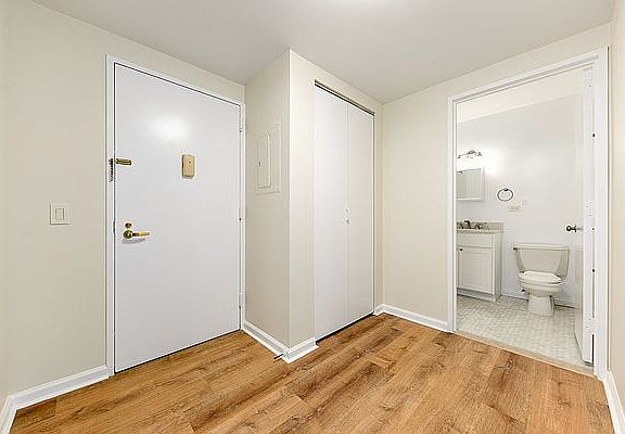 4th image of 7525 153rd St APT 1107