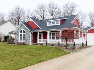 450 W Eaglewood Dr, Erie, PA 16511