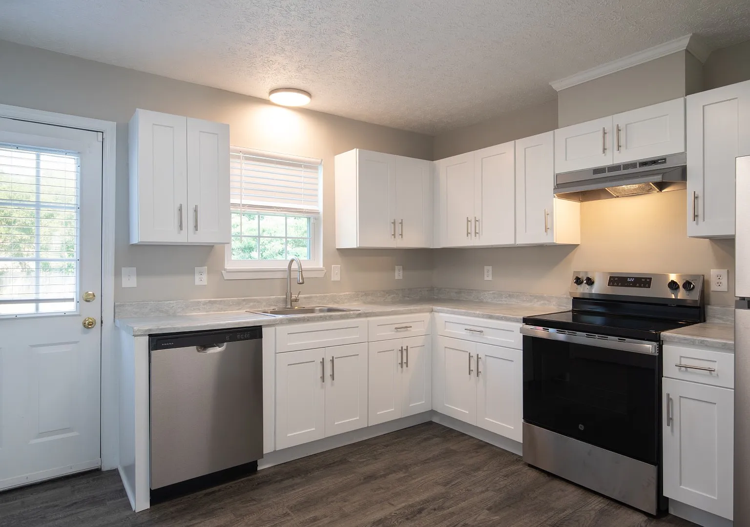 Yorkview Apartments — Photo 1