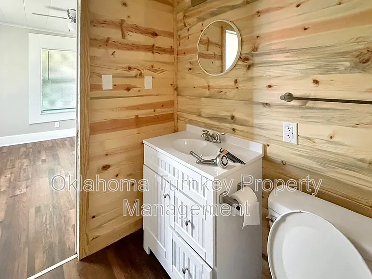 118 N Taft Ave — Photo 10