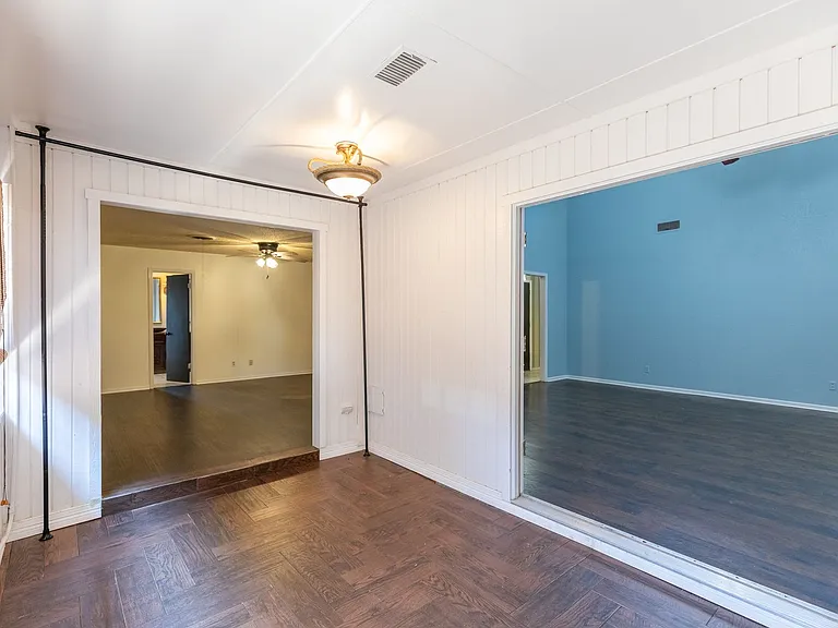 2601 Edgemont Dr — Photo 29