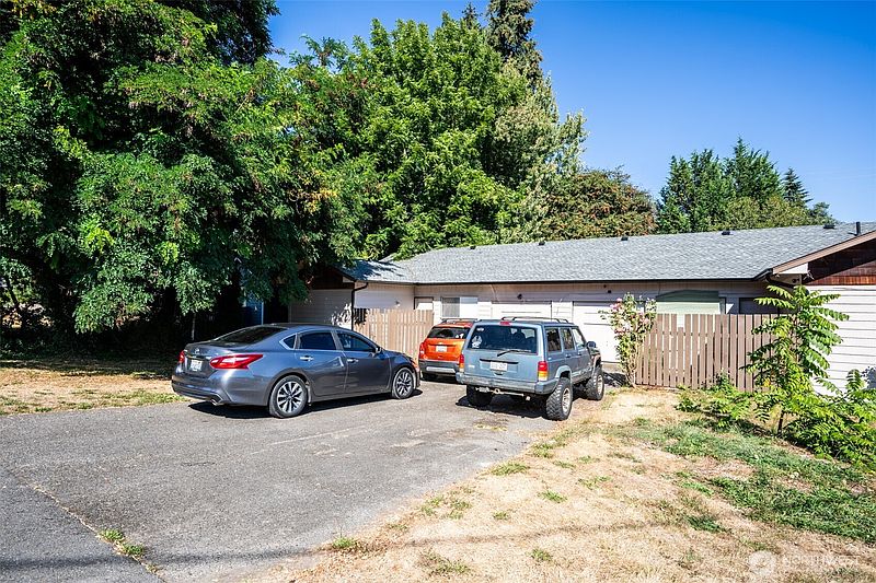 3rd image of 1126 Puget Street NE