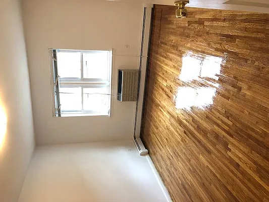 Rented by 18 REALTY | media 11