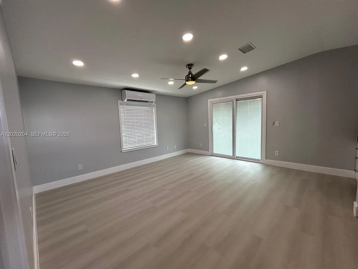 Building Photo - 740 NW 219th Ave #2