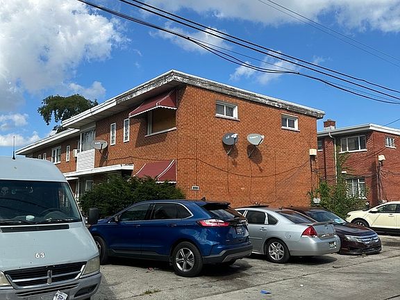 3rd image of 5061 W Gladys Ave E