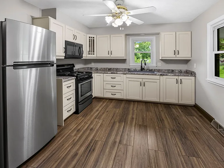 5908 Meredith Dr — Photo 23