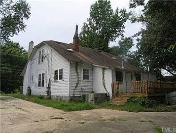 3rd image of 2505 E Club Blvd