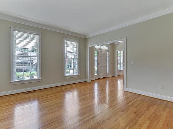 5th image of 6707 Breeze Point Dr