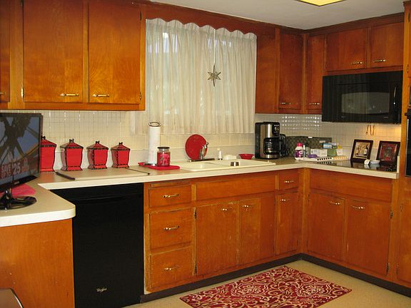 Lots of cabinets & storage