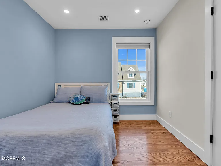 455 Main St E — Photo 26
