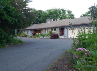 225 Mountain View Dr, Holyoke, MA 01040
