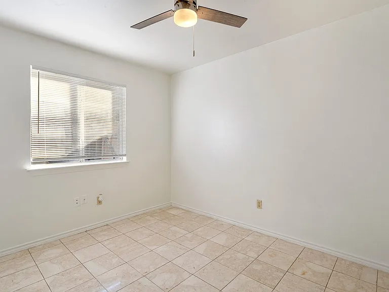 13216 Bennington Ln — Photo 7