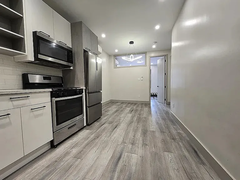 897 4th Ave #2L — Photo 2