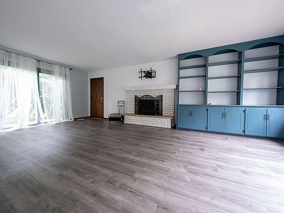 4th image of 2416 Queens Dr