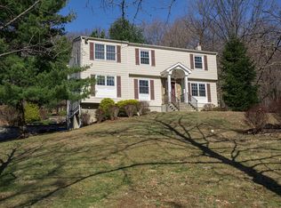 38 Brandywine Rise, Green Brook, NJ 08812
