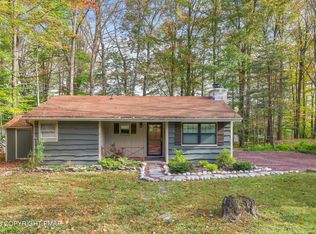 115 Mohican Trl, Pocono Lake, PA 18347
