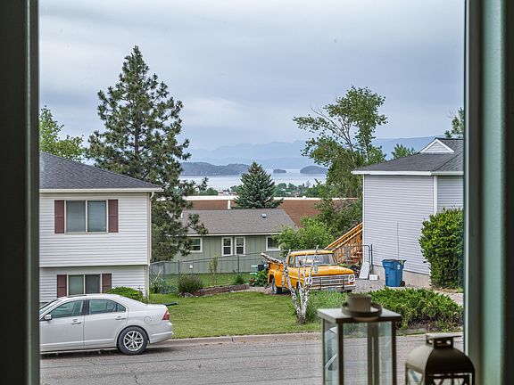 3rd image of 305 20th Ave W
