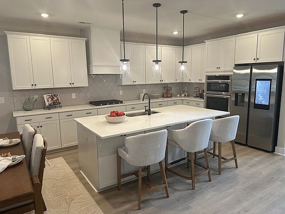 5th image of 303 Breakwater Ln