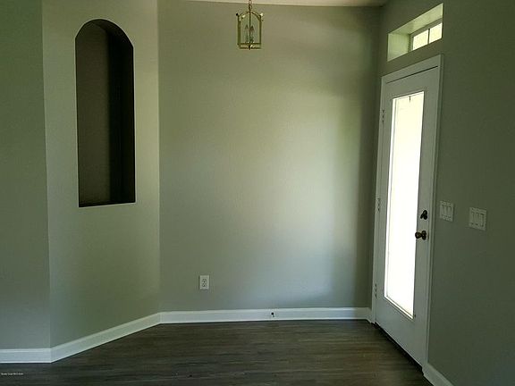 Front entry with decorative recess