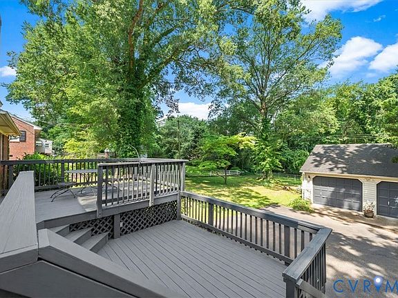 4th image of 2418 Pineway Dr
