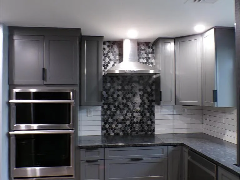 2440 W Livingston St — Photo 8