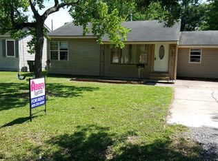 3211 Oak Ave, Groves, TX 77619