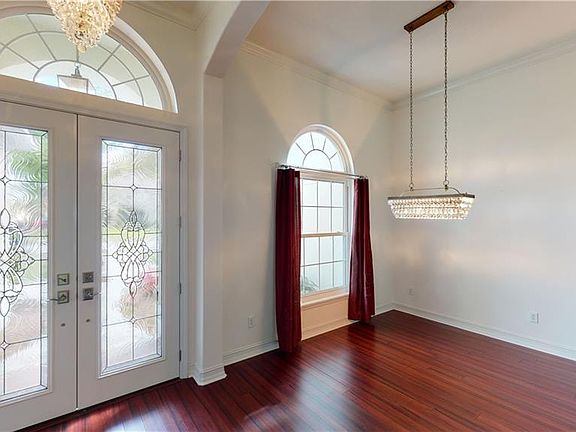 4th image of 200 Capri Cove Pl